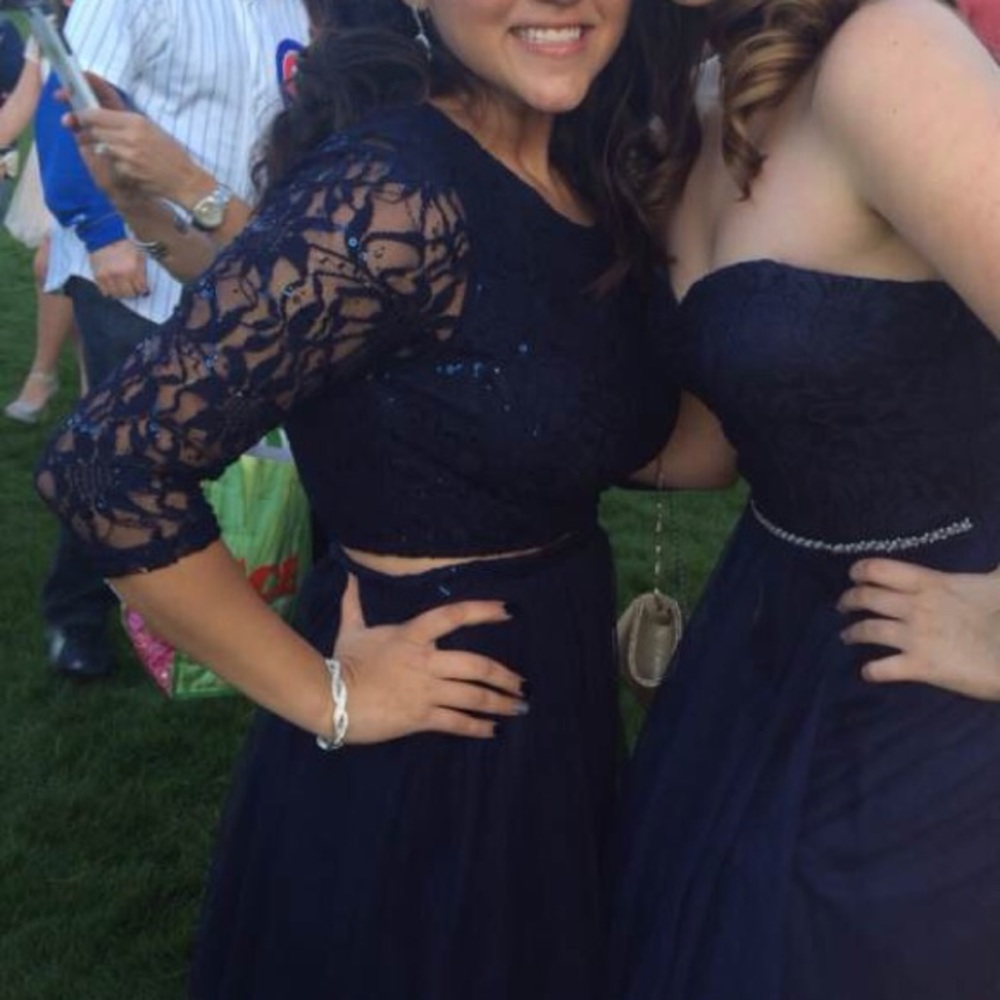 homecoming dress it’s a size 9 but feels like 8